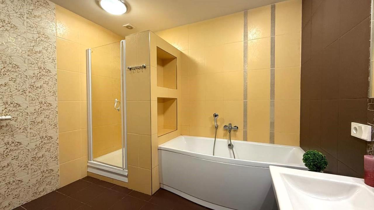 Sosnovaya gorka Apartment Kharkiv Bagian luar foto