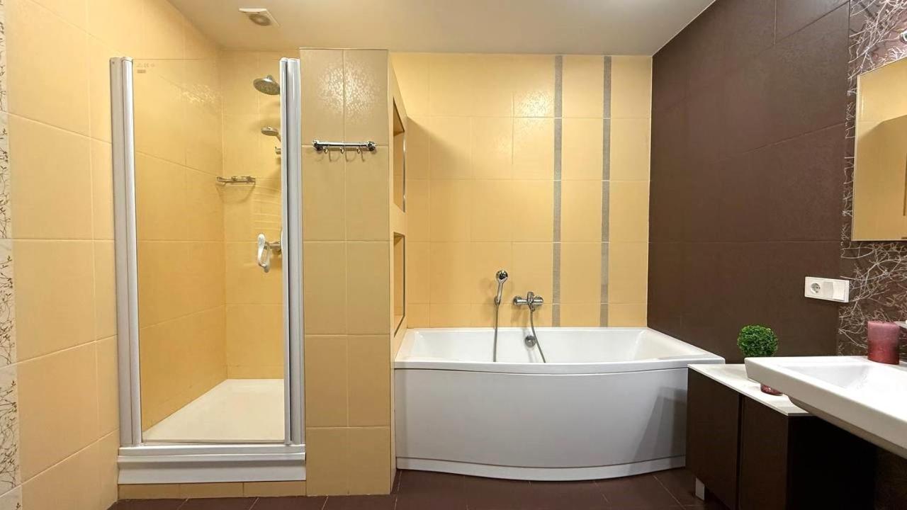 Sosnovaya gorka Apartment Kharkiv Bagian luar foto